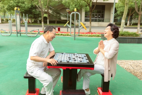 哪款棋牌大厅适合老人玩_老人能玩的棋牌大厅推荐